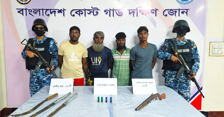 অস্ত্রসহ গ্রেপ্তার হওয়া ৪ জন